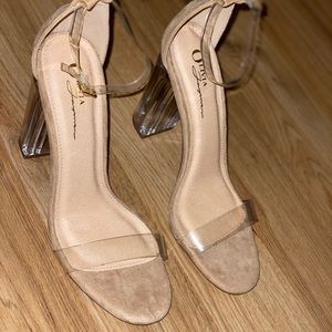 Clear heel Pumps